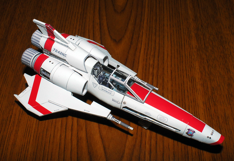 Illustration for article titled Japanese craftsman creates perfect sci-fi ship replicas using just paper